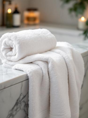 Toptan Beyaz Otel El Havlusu 50x90 cm - %100 Pamuk